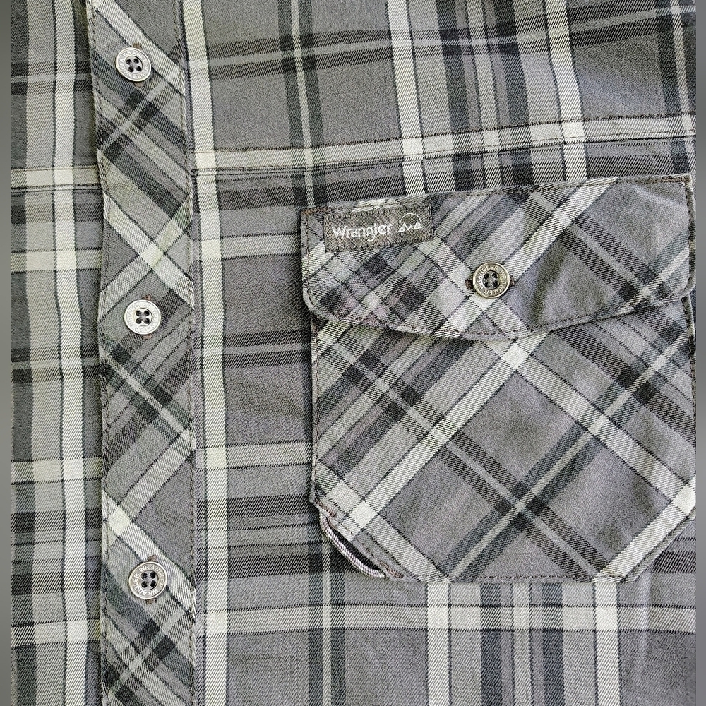 Wrangler Outdoor Regular Fit Men's Shirt Button Down Plaid grey 2 Pockets sz XL. - Picture 10 of 13